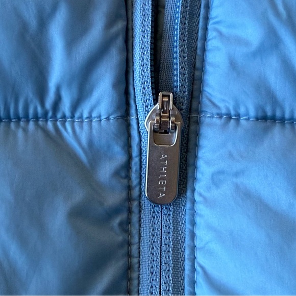 Athleta Aire Puffer Vest Size Small in Coastal Blue - Picture 11 of 16